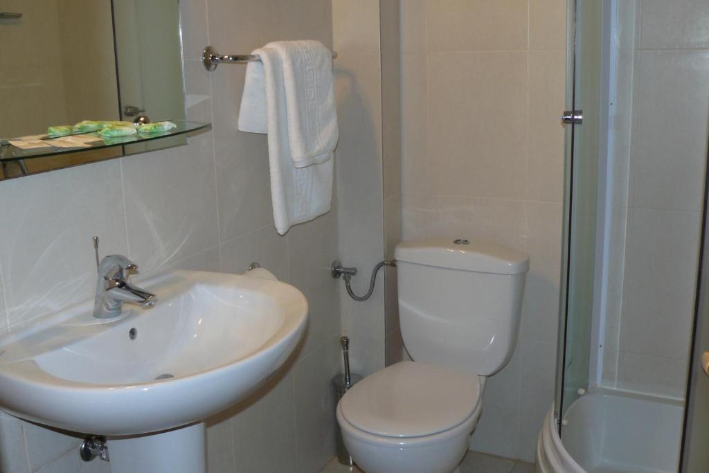 Ramona Hotel Gura Humorului Bilik gambar